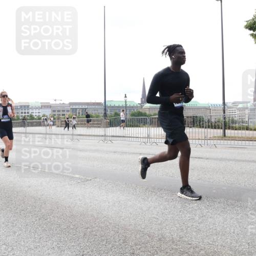 29.06.2025 - hella hamburg halbmarathon Lena Gebhardt http://msf.ph/oto/8424384 29.06.2025 10:28:27 Lombardsbrücke 15056, 3445, 4700, 5369, 5604, 5718, 5847, 5903, 5939, 6102, 6418, 6632, 7667, 7980, 8215, 8327, 8560, 9642, 9653, 9654, 9716, 9855, 10434, 11692, 11739, 12780, 12842, 13045, 13296, 13400, 13568, 13678, 14017, 14155, 15123, 15256, 15608, 16125, 16643, 18256, 18293, 18604, 19180 meine-sportfotos.de
