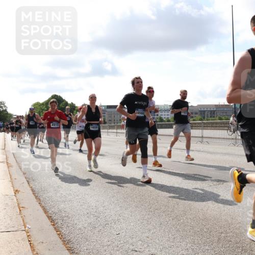 29.06.2025 - hella hamburg halbmarathon Lena Gebhardt http://msf.ph/oto/8424392 29.06.2025 09:52:21 Lombardsbrücke 4915, 149, 16591, 8560, 1167, 1057, 1139, 1169, 1220, 1312, 1353, 1468, 1512, 1569, 1604, 1631, 1763, 3305, 3618, 3697, 3852, 4565, 4871, 4915, 5011, 5014, 5047, 5129, 5231, 5336, 5690, 5987, 6373, 6550, 6700, 6705, 6711, 6770, 7067, 7185, 7432, 7710, 7865, 7961, 8074, 8359, 8564, 8852, 9348, 9358, 9444, 9547, 9659, 10493, 10691, 10741, 10796, 10978, 11062, 11495, 11679, 11779, 11821, 12046, 12438, 12772, 13403, 13614, 13728, 14257 meine-sportfotos.de