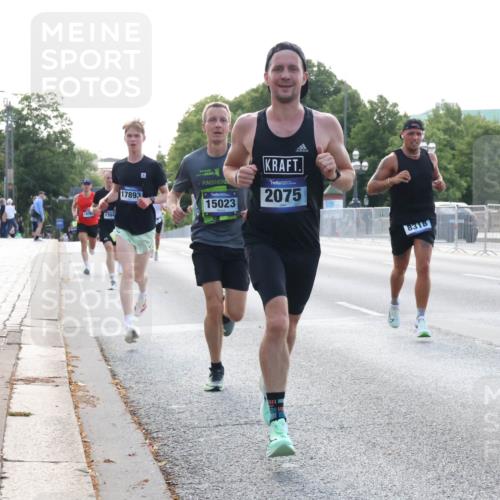 29.06.2025 - hella hamburg halbmarathon Lena Gebhardt http://msf.ph/oto/8424396 29.06.2025 09:43:31 Lombardsbrücke 1394, 17893, 2, 15023, 2075, 8318, 1271, 2075, 2180, 2203, 4338, 5301, 6090, 7380, 8318, 9097, 9385, 9565, 9767, 9804, 10351, 10867, 11994, 12341, 13374, 13941, 14728, 14757, 15023, 15136, 15483, 15671, 17893, 18037, 18328, 18693, 18695, 18763, 18989 meine-sportfotos.de
