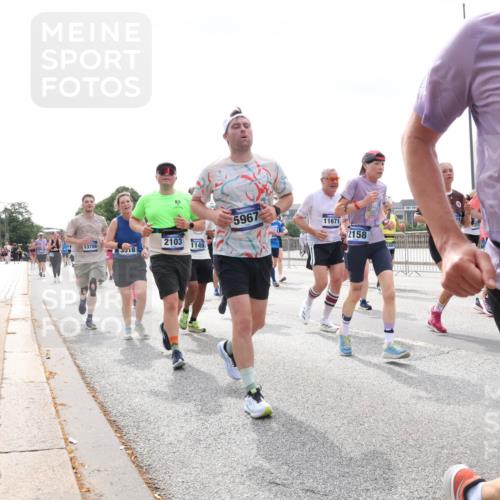 29.06.2025 - hella hamburg halbmarathon Lena Gebhardt http://msf.ph/oto/8424402 29.06.2025 10:43:15 Lombardsbrücke 13786, 3518, 2103, 1149, 5967, 11671, 2158, 1, 31, 201, 226, 1149, 1155, 1467, 1788, 1816, 1878, 1964, 2103, 2158, 2267, 2361, 2450, 2509, 2971, 3074, 3238, 3283, 3329, 3378, 3518, 3638, 3764, 4056, 4105, 4177, 4302, 4367, 4385, 4680, 5067, 5268, 5370, 5610, 5720, 5755, 5967, 6012, 6096, 6440, 6931, 7043, 7461, 7872, 7926, 8135, 8161, 8184, 8233, 8408, 8435, 8795, 8991, 9072, 9304, 9378, 9639, 9641, 9644, 9976, 10008, 10083, 10180, 10200, 10202, 11142, 11710, 12151, 13049 meine-sportfotos.de
