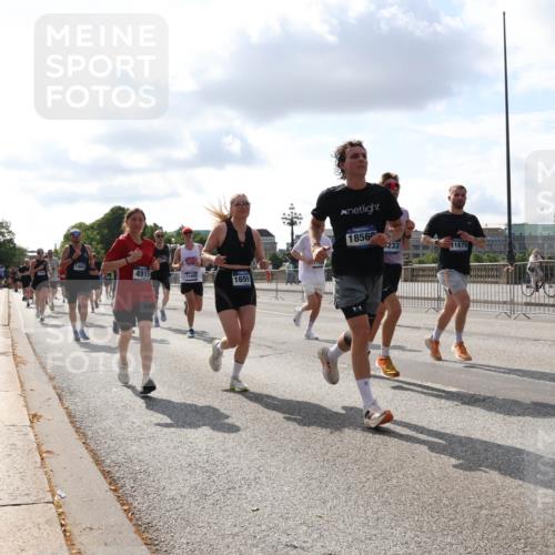 29.06.2025 - hella hamburg halbmarathon Lena Gebhardt http://msf.ph/oto/8424406 29.06.2025 09:52:21 Lombardsbrücke 1468, 4915, 11495, 1659, 18560, 11679, 1057, 1139, 1169, 1220, 1312, 1353, 1468, 1512, 1569, 1604, 1631, 1763, 3305, 3618, 3697, 3852, 4565, 4871, 4915, 5011, 5014, 5047, 5129, 5231, 5336, 5690, 5987, 6373, 6550, 6700, 6705, 6711, 6770, 7067, 7185, 7432, 7710, 7865, 7961, 8074, 8359, 8564, 8852, 9348, 9358, 9444, 9547, 9659, 10493, 10691, 10741, 10796, 10978, 11062, 11495, 11679, 11779, 11821, 12046, 12438, 12772, 13403, 13614, 13728, 14257 meine-sportfotos.de