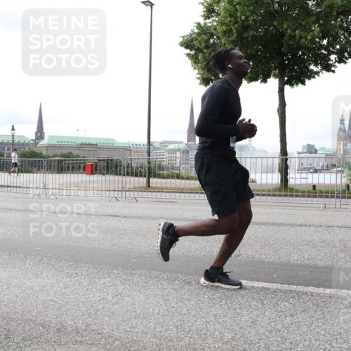 29.06.2025 - hella hamburg halbmarathon Lena Gebhardt http://msf.ph/oto/8424409 29.06.2025 10:28:28 Lombardsbrücke 3445, 4700, 5369, 5604, 5718, 5903, 5939, 6102, 6418, 6632, 7667, 7980, 8215, 8327, 8560, 9642, 9653, 9654, 9716, 9855, 10434, 11692, 12780, 12842, 13045, 13296, 13400, 13568, 13678, 14017, 14155, 15123, 15256, 15608, 16125, 16643, 18256, 18293, 18604, 19180 meine-sportfotos.de