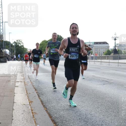 29.06.2025 - hella hamburg halbmarathon Lena Gebhardt http://msf.ph/oto/8424411 29.06.2025 09:43:32 Lombardsbrücke 17893, 2025, 1502, 2075, 1271, 2075, 2180, 2203, 4338, 5301, 6090, 7380, 8318, 9097, 9385, 9565, 9767, 9804, 10351, 10867, 11994, 12341, 13374, 13941, 14728, 14757, 15023, 15136, 15483, 15671, 17893, 18037, 18328, 18693, 18695, 18763, 18832, 18989 meine-sportfotos.de