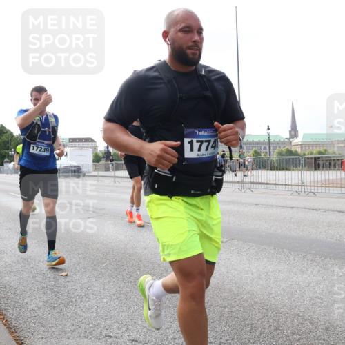 29.06.2025 - hella hamburg halbmarathon Lena Gebhardt http://msf.ph/oto/8424418 29.06.2025 10:06:19 Lombardsbrücke 17239, 1774, 1245, 1448, 1766, 1830, 1842, 3062, 4169, 4542, 4666, 4868, 5431, 6014, 6314, 6664, 7138, 7741, 8051, 8316, 9361, 9560, 10214, 10297, 10736, 10781, 10886, 12371, 13042, 13054, 13475, 13481, 13863, 14369, 14987, 15113, 15145, 15229, 15462, 15537, 15766, 15772, 15858, 16441, 16687, 17059, 17239, 17746, 17885, 18042, 18575, 18577, 18652, 18768, 18857, 18910, 18913, 18966 meine-sportfotos.de