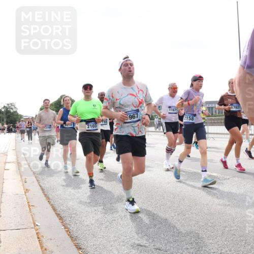 29.06.2025 - hella hamburg halbmarathon Lena Gebhardt http://msf.ph/oto/8424420 29.06.2025 10:43:15 Lombardsbrücke 11671, 967, 3518, 49, 13786, 2103, 2158, 17921, 1149, 1155, 1467, 1788, 1816, 1878, 1964, 2103, 2158, 2267, 2361, 2450, 2509, 2971, 3074, 3238, 3283, 3329, 3378, 3518, 3638, 3764, 4056, 4105, 4177, 4302, 4367, 4385, 4680, 5067, 5268, 5370, 5610, 5720, 5755, 5967, 6012, 6096, 6440, 6931, 7043, 7461, 7872, 7926, 8135, 8161, 8184, 8233, 8408, 8435, 8795, 8991, 9072, 9304, 9378, 9639, 9641, 9644, 9976, 10008, 10083, 10180, 10200, 10202, 11142, 11710, 12151, 13049 meine-sportfotos.de