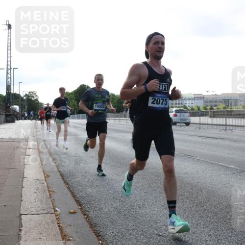 29.06.2025 - hella hamburg halbmarathon Lena Gebhardt http://msf.ph/oto/8424442 29.06.2025 09:43:32 Lombardsbrücke 7893, 2025, 15023, 2075, 1271, 2075, 2180, 2203, 4338, 5301, 6090, 7380, 8318, 9097, 9385, 9565, 9767, 9804, 10351, 10867, 11994, 12341, 13374, 13941, 14728, 14757, 15023, 15136, 15483, 15671, 17893, 18037, 18328, 18693, 18695, 18763, 18832, 18989 meine-sportfotos.de