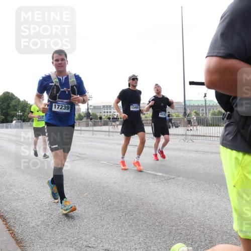 29.06.2025 - hella hamburg halbmarathon Lena Gebhardt http://msf.ph/oto/8424458 29.06.2025 10:06:19 Lombardsbrücke 5431, 17239, 13481, 10781, 1245, 1448, 1766, 1830, 1842, 3062, 4169, 4542, 4666, 4868, 5431, 6014, 6314, 6664, 7138, 7741, 8051, 8316, 9361, 9560, 10214, 10297, 10736, 10781, 10886, 12371, 13042, 13054, 13475, 13481, 13863, 14369, 14987, 15113, 15145, 15229, 15462, 15537, 15766, 15772, 15858, 16441, 16687, 17059, 17239, 17746, 17885, 18042, 18575, 18577, 18652, 18768, 18857, 18910, 18913, 18966 meine-sportfotos.de