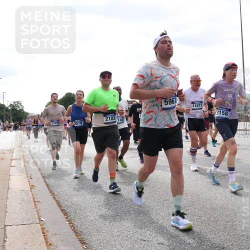 29.06.2025 - hella hamburg halbmarathon Lena Gebhardt http://msf.ph/oto/8424462 29.06.2025 10:43:16 Lombardsbrücke 13786, 3518, 2103, 149, 5967, 11671, 2158, 21, 17921, 1149, 1155, 1467, 1788, 1816, 1878, 1964, 2103, 2158, 2267, 2361, 2450, 2509, 2971, 3074, 3238, 3283, 3329, 3378, 3518, 3638, 3764, 4056, 4105, 4177, 4302, 4367, 4385, 4680, 5067, 5268, 5370, 5610, 5720, 5755, 5967, 6012, 6096, 6226, 6440, 6931, 7043, 7461, 7872, 7926, 8135, 8161, 8184, 8233, 8408, 8435, 8795, 8991, 9072, 9304, 9378, 9639, 9641, 9644, 9976, 10008, 10083, 10180, 10200, 10202, 11142, 11710, 12151, 13049 meine-sportfotos.de