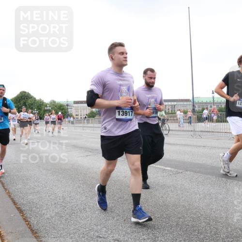 29.06.2025 - hella hamburg halbmarathon Lena Gebhardt http://msf.ph/oto/8424466 29.06.2025 10:53:20 Lombardsbrücke 5428, 13917, 12700, 1219, 1340, 1709, 1900, 1906, 1984, 2065, 2291, 2409, 2429, 2701, 2988, 3226, 3787, 4195, 4595, 4626, 5428, 5562, 5815, 5857, 6041, 6044, 6135, 6306, 6521, 6996, 7068, 7483, 7537, 7611, 7681, 7876, 7890, 8189, 8212, 8414, 8515, 8906, 9077, 9456, 9545, 9685, 9764, 9785, 10043, 10175, 10417, 10490, 10568, 10661, 11520, 11524, 11919, 12127, 12128, 12193, 12219, 12700, 13489, 13916, 13917, 14038, 14765, 14807, 14977, 14979, 16137 meine-sportfotos.de