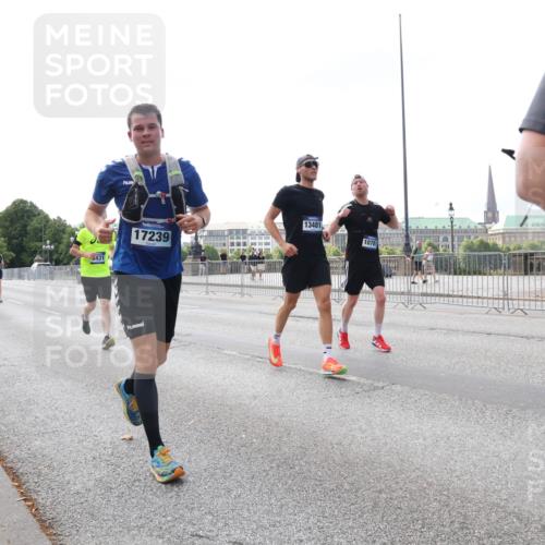 29.06.2025 - hella hamburg halbmarathon Lena Gebhardt http://msf.ph/oto/8424480 29.06.2025 10:06:19 Lombardsbrücke 431, 17239, 13481, 10781, 1245, 1448, 1766, 1830, 1842, 3062, 4169, 4542, 4666, 4868, 5431, 6014, 6314, 6664, 7138, 7741, 8051, 8316, 9361, 9560, 10214, 10297, 10736, 10781, 10886, 12371, 13042, 13054, 13475, 13481, 13863, 14369, 14987, 15113, 15145, 15229, 15462, 15537, 15766, 15772, 15858, 16441, 16687, 17059, 17239, 17746, 17885, 18042, 18575, 18577, 18652, 18768, 18857, 18910, 18913, 18966 meine-sportfotos.de