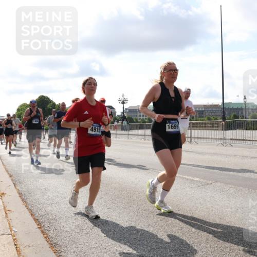 29.06.2025 - hella hamburg halbmarathon Lena Gebhardt http://msf.ph/oto/8424481 29.06.2025 09:52:22 Lombardsbrücke 1468, 4915, 1659, 1057, 1139, 1169, 1220, 1312, 1353, 1468, 1512, 1569, 1604, 1631, 1763, 3305, 3618, 3697, 3852, 4565, 4871, 4915, 5011, 5014, 5047, 5129, 5231, 5336, 5690, 5987, 6373, 6550, 6700, 6705, 6711, 6770, 7067, 7185, 7432, 7710, 7865, 7961, 8074, 8359, 8564, 8852, 9348, 9358, 9444, 9547, 9659, 10493, 10691, 10741, 10796, 10978, 11062, 11495, 11679, 11779, 11821, 12046, 12438, 12772, 13403, 13614, 13728, 14257 meine-sportfotos.de