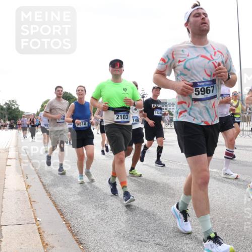 29.06.2025 - hella hamburg halbmarathon Lena Gebhardt http://msf.ph/oto/8424486 29.06.2025 10:43:16 Lombardsbrücke 15786, 2103, 9518, 149, 15246, 5967, 2158, 21, 1, 7021, 1149, 1155, 1467, 1788, 1816, 1878, 1964, 2103, 2158, 2267, 2361, 2450, 2509, 2971, 3074, 3238, 3283, 3329, 3378, 3518, 3638, 3764, 4056, 4105, 4177, 4302, 4367, 4385, 4680, 5067, 5268, 5370, 5610, 5720, 5755, 5967, 6012, 6096, 6226, 6440, 6931, 7043, 7461, 7872, 7926, 8135, 8161, 8184, 8233, 8408, 8435, 8795, 8991, 9072, 9304, 9378, 9639, 9641, 9644, 9976, 10008, 10083, 10180, 10200, 10202, 11142, 11710, 12151, 13049 meine-sportfotos.de