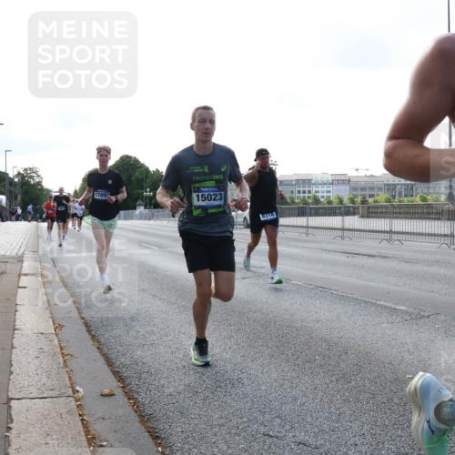 29.06.2025 - hella hamburg halbmarathon Lena Gebhardt http://msf.ph/oto/8424487 29.06.2025 09:43:33 Lombardsbrücke 17892, 2025, 15023, 8318, 20, 1271, 2075, 2180, 2203, 4338, 5301, 6090, 7380, 8318, 9097, 9385, 9565, 9767, 9804, 10351, 10867, 11994, 12341, 13374, 13941, 14728, 14757, 15023, 15136, 15483, 15671, 17040, 17893, 18037, 18328, 18693, 18695, 18763, 18832, 18989 meine-sportfotos.de