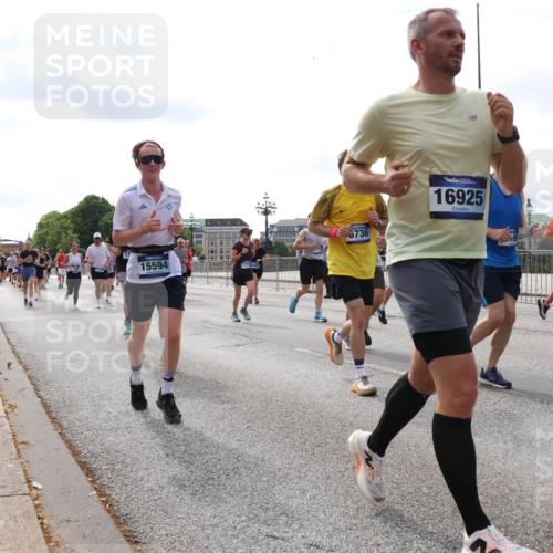 29.06.2025 - hella hamburg halbmarathon Lena Gebhardt http://msf.ph/oto/8424504 29.06.2025 10:19:10 Lombardsbrücke 15594, 1773532, 6736, 16925, 1332, 1349, 1521, 1718, 1755, 2017, 2096, 2311, 2589, 2781, 2795, 2802, 2812, 2821, 2895, 3026, 3105, 3118, 3591, 3592, 3631, 4718, 4722, 4845, 5034, 5049, 5080, 5098, 5178, 5264, 5266, 5323, 5429, 5834, 6194, 6249, 6413, 6477, 6482, 6542, 6736, 7051, 7121, 7143, 7214, 7252, 8575, 8761, 8778, 8780, 9252, 9270, 9272, 9549, 9652, 9756, 9757, 9856, 10037, 10039, 10124, 10129, 10467, 10816 meine-sportfotos.de