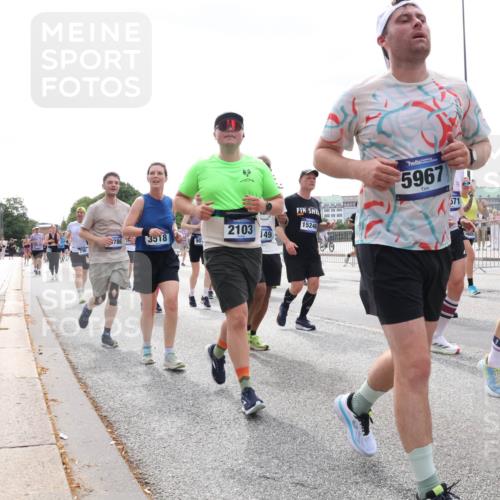 29.06.2025 - hella hamburg halbmarathon Lena Gebhardt http://msf.ph/oto/8424507 29.06.2025 10:43:16 Lombardsbrücke 786, 3518, 2103, 149, 15246, 5967, 571, 2158, 170, 211, 1149, 1155, 1467, 1788, 1816, 1878, 1964, 2103, 2158, 2267, 2361, 2450, 2509, 2971, 3074, 3238, 3283, 3329, 3378, 3518, 3638, 3764, 4056, 4105, 4177, 4302, 4367, 4385, 4680, 5067, 5268, 5370, 5610, 5720, 5755, 5967, 6012, 6096, 6226, 6440, 6931, 7043, 7461, 7872, 7926, 8135, 8161, 8184, 8233, 8408, 8435, 8795, 8991, 9072, 9304, 9378, 9639, 9641, 9644, 9976, 10008, 10083, 10180, 10200, 10202, 11142, 11710, 12151, 13049 meine-sportfotos.de