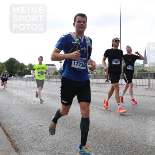 29.06.2025 - hella hamburg halbmarathon Lena Gebhardt http://msf.ph/oto/8424523 29.06.2025 10:06:19 Lombardsbrücke 5431, 17239, 13481, 10781, 1245, 1448, 1766, 1830, 1842, 3062, 4169, 4542, 4666, 4868, 5431, 6014, 6314, 6664, 7138, 7741, 8051, 8316, 9361, 9560, 10214, 10297, 10736, 10781, 10886, 12371, 13042, 13054, 13475, 13481, 13863, 14369, 14987, 15113, 15145, 15229, 15462, 15537, 15766, 15772, 15858, 16441, 16687, 17059, 17239, 17746, 17885, 18042, 18575, 18577, 18652, 18768, 18857, 18910, 18913, 18966 meine-sportfotos.de