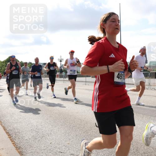29.06.2025 - hella hamburg halbmarathon Lena Gebhardt http://msf.ph/oto/8424525 29.06.2025 09:52:23 Lombardsbrücke 12046, 1468, 1444, 1, 139, 11495, 4915, 98888, 1057, 1139, 1169, 1220, 1312, 1353, 1415, 1468, 1512, 1569, 1604, 1631, 1763, 3305, 3618, 3697, 3852, 4565, 4871, 4915, 5007, 5011, 5014, 5047, 5129, 5231, 5336, 5690, 5987, 6373, 6550, 6700, 6705, 6711, 6770, 7067, 7185, 7432, 7451, 7710, 7865, 7961, 8074, 8564, 8852, 9348, 9358, 9444, 9547, 9659, 10493, 10691, 10741, 10796, 10978, 11062, 11495, 11679, 11779, 11821, 12046, 12438, 12772, 13403, 13614, 13728, 14257 meine-sportfotos.de