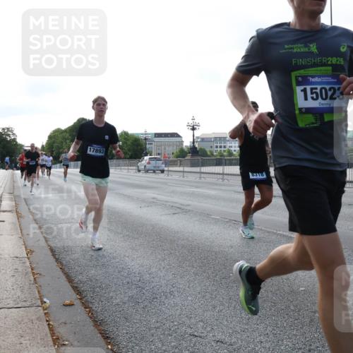 29.06.2025 - hella hamburg halbmarathon Lena Gebhardt http://msf.ph/oto/8424529 29.06.2025 09:43:33 Lombardsbrücke 17893, 8318, 2025, 15023, 1271, 2075, 2180, 2203, 4338, 5301, 6090, 7380, 8318, 9097, 9385, 9565, 9767, 9804, 10351, 10867, 11994, 12341, 13374, 13941, 14728, 14757, 15023, 15136, 15483, 15671, 17040, 17893, 18037, 18328, 18693, 18695, 18763, 18832, 18989 meine-sportfotos.de