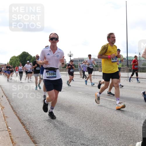 29.06.2025 - hella hamburg halbmarathon Lena Gebhardt http://msf.ph/oto/8424530 29.06.2025 10:19:10 Lombardsbrücke 1718, 15594, 17736, 17737, 6736, 6482, 1332, 1349, 1521, 1718, 1755, 2017, 2096, 2311, 2589, 2781, 2795, 2802, 2812, 2821, 2895, 3026, 3105, 3118, 3591, 3592, 3631, 4718, 4722, 4845, 5034, 5049, 5080, 5098, 5178, 5264, 5266, 5323, 5429, 5834, 6194, 6249, 6413, 6477, 6482, 6542, 6736, 7051, 7121, 7143, 7214, 7252, 8575, 8761, 8778, 8780, 9252, 9270, 9272, 9549, 9652, 9756, 9757, 9856, 10037, 10039, 10124, 10129, 10467, 10816 meine-sportfotos.de