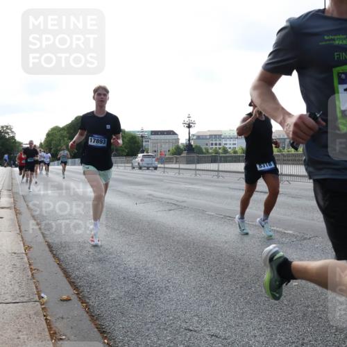 29.06.2025 - hella hamburg halbmarathon Lena Gebhardt http://msf.ph/oto/8424540 29.06.2025 09:43:33 Lombardsbrücke 17893, 8318, 2025, 15023, 1271, 2075, 2180, 2203, 4338, 5301, 6090, 7380, 8318, 9097, 9385, 9565, 9767, 9804, 10351, 10867, 11994, 12341, 13374, 13941, 14728, 14757, 15023, 15136, 15483, 15671, 17040, 17893, 18037, 18328, 18693, 18695, 18763, 18832, 18989 meine-sportfotos.de
