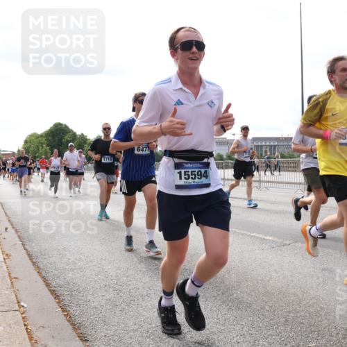 29.06.2025 - hella hamburg halbmarathon Lena Gebhardt http://msf.ph/oto/8424573 29.06.2025 10:19:11 Lombardsbrücke 1718, 6477, 15594, 736, 1332, 1349, 1521, 1708, 1718, 1755, 2017, 2096, 2311, 2589, 2781, 2795, 2802, 2812, 2821, 2895, 3026, 3105, 3118, 3591, 3592, 3631, 4718, 4722, 4845, 5034, 5080, 5098, 5178, 5264, 5266, 5323, 5429, 5449, 5834, 6194, 6249, 6413, 6477, 6482, 6542, 6736, 7051, 7121, 7143, 7252, 8575, 8761, 8778, 8780, 9252, 9270, 9272, 9549, 9652, 9756, 9757, 9856, 10037, 10039, 10124, 10129, 10467, 10816 meine-sportfotos.de