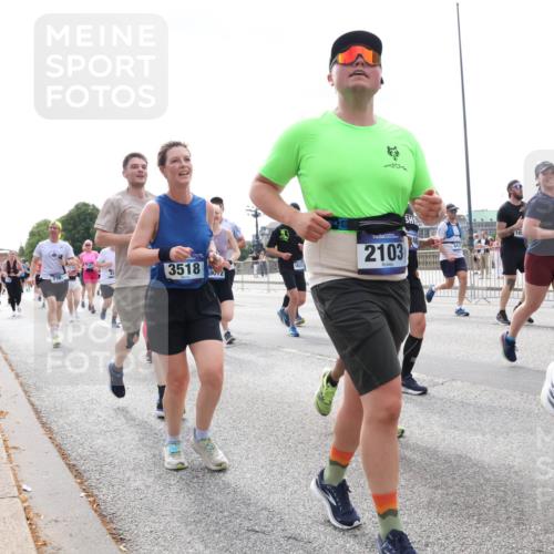 29.06.2025 - hella hamburg halbmarathon Lena Gebhardt http://msf.ph/oto/8424578 29.06.2025 10:43:17 Lombardsbrücke 3518, 3072, 2103, 1149, 1155, 1467, 1788, 1816, 1878, 2103, 2158, 2267, 2361, 2450, 2509, 2971, 3074, 3238, 3329, 3378, 3390, 3518, 3638, 3764, 4056, 4105, 4177, 4302, 4367, 4385, 4680, 5067, 5268, 5370, 5610, 5720, 5755, 5967, 6012, 6096, 6226, 6440, 6931, 7043, 7461, 7872, 7926, 8135, 8161, 8184, 8233, 8408, 8435, 8795, 8991, 9072, 9304, 9378, 9639, 9641, 9644, 9976, 10008, 10083, 10180, 10200, 10202, 11142, 11710, 12151, 13049 meine-sportfotos.de