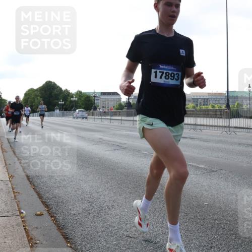 29.06.2025 - hella hamburg halbmarathon Lena Gebhardt http://msf.ph/oto/8424579 29.06.2025 09:43:34 Lombardsbrücke 13941, 17893, 1271, 2075, 2180, 2203, 4338, 5301, 6090, 7380, 8318, 9097, 9385, 9565, 9767, 9804, 10351, 10867, 11994, 12341, 13374, 13941, 14728, 14757, 15023, 15136, 15483, 15671, 17040, 17893, 18037, 18328, 18693, 18695, 18763, 18832, 18989 meine-sportfotos.de