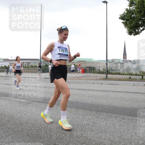 29.06.2025 - hella hamburg halbmarathon Lena Gebhardt http://msf.ph/oto/8424588 29.06.2025 10:53:24 Lombardsbrücke 8414, 12219, 17577, 1340, 1709, 1900, 1906, 1984, 2065, 2291, 2409, 2429, 2988, 3226, 3787, 4195, 4595, 4626, 5428, 5562, 5815, 5857, 6041, 6044, 6135, 6306, 6521, 6913, 6996, 7068, 7483, 7537, 7611, 7681, 7876, 7890, 8189, 8212, 8414, 8515, 8906, 9077, 9456, 9531, 9685, 9764, 9785, 10043, 10175, 10417, 10490, 10568, 10661, 11520, 11524, 12193, 12219, 12700, 13489, 13916, 13917, 14038, 14765, 14807, 14977, 14979, 16137 meine-sportfotos.de