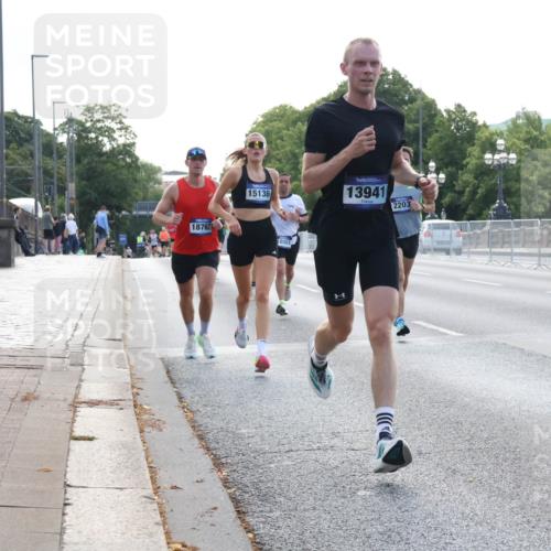 29.06.2025 - hella hamburg halbmarathon Lena Gebhardt http://msf.ph/oto/8424592 29.06.2025 09:43:36 Lombardsbrücke 15136, 18763, 0351, 13941, 2203, 1271, 2075, 2180, 2203, 5301, 6090, 7380, 8318, 9385, 9565, 9767, 9804, 10351, 10867, 13374, 13941, 14728, 14757, 15023, 15136, 15483, 15671, 17040, 17893, 18037, 18328, 18693, 18695, 18763, 18832, 18989 meine-sportfotos.de