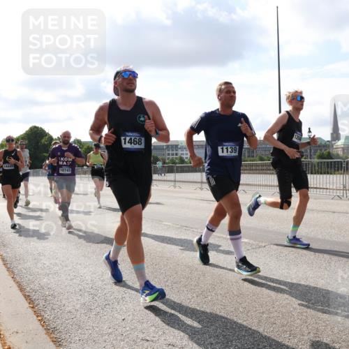 29.06.2025 - hella hamburg halbmarathon Lena Gebhardt http://msf.ph/oto/8424602 29.06.2025 09:52:24 Lombardsbrücke 14449, 15247, 1, 5, 10741, 1468, 1139, 1057, 1139, 1169, 1220, 1312, 1353, 1415, 1468, 1512, 1569, 1604, 1631, 1763, 3305, 3618, 3697, 3852, 4565, 4871, 4915, 5007, 5011, 5047, 5231, 5336, 5690, 5987, 6373, 6550, 6700, 6705, 6711, 6770, 7067, 7185, 7432, 7451, 7710, 7865, 7961, 8564, 8852, 9348, 9358, 9444, 9547, 9659, 10493, 10741, 10796, 10978, 11062, 11495, 11679, 11779, 11821, 12046, 12438, 12772, 13403, 13614, 13728, 14257 meine-sportfotos.de