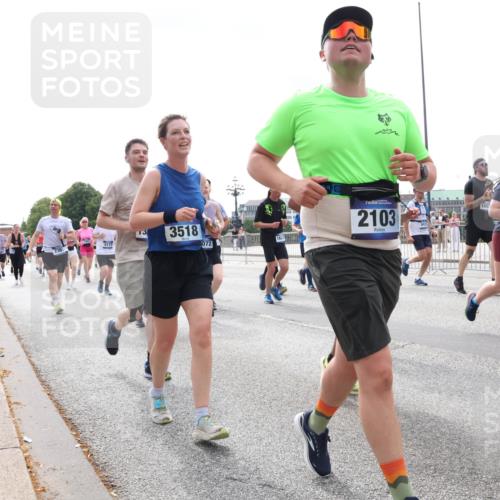 29.06.2025 - hella hamburg halbmarathon Lena Gebhardt http://msf.ph/oto/8424603 29.06.2025 10:43:17 Lombardsbrücke 13, 3518, 4177, 072, 2103, 2485, 1149, 1155, 1467, 1788, 1816, 1878, 2103, 2158, 2267, 2361, 2450, 2509, 2971, 3074, 3238, 3329, 3378, 3390, 3518, 3638, 3764, 4056, 4105, 4177, 4302, 4367, 4385, 4680, 5067, 5268, 5370, 5610, 5720, 5755, 5967, 6012, 6096, 6226, 6440, 6931, 7043, 7461, 7872, 7926, 8135, 8161, 8184, 8233, 8408, 8435, 8795, 8991, 9072, 9304, 9378, 9639, 9641, 9644, 9976, 10008, 10083, 10180, 10200, 10202, 11142, 11710, 12151, 13049 meine-sportfotos.de