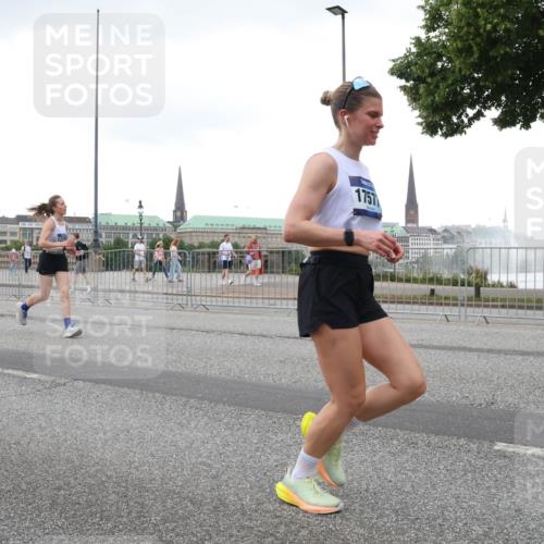 29.06.2025 - hella hamburg halbmarathon Lena Gebhardt http://msf.ph/oto/8424604 29.06.2025 10:53:24 Lombardsbrücke 1757, 1340, 1709, 1900, 1906, 1984, 2065, 2291, 2409, 2429, 2988, 3226, 3787, 4195, 4595, 4626, 5428, 5562, 5815, 5857, 6041, 6044, 6135, 6306, 6521, 6913, 6996, 7068, 7483, 7537, 7611, 7681, 7876, 7890, 8189, 8212, 8414, 8515, 8906, 9077, 9456, 9531, 9685, 9764, 9785, 10043, 10175, 10417, 10490, 10568, 10661, 11520, 11524, 12193, 12219, 12700, 13489, 13916, 13917, 14038, 14765, 14807, 14977, 14979, 16137 meine-sportfotos.de