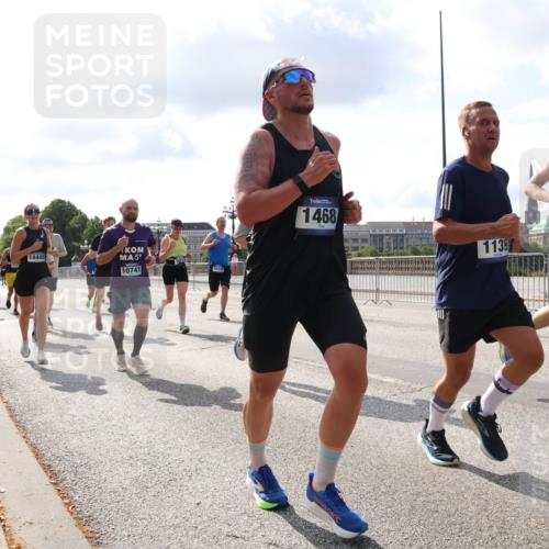29.06.2025 - hella hamburg halbmarathon Lena Gebhardt http://msf.ph/oto/8424616 29.06.2025 09:52:24 Lombardsbrücke 14449, 5, 10741, 16338, 1468, 1139, 12046, 1057, 1139, 1169, 1220, 1312, 1353, 1415, 1468, 1512, 1569, 1604, 1631, 1763, 3305, 3618, 3697, 3852, 4565, 4871, 4915, 5007, 5011, 5047, 5231, 5336, 5690, 5987, 6373, 6550, 6700, 6705, 6711, 6770, 7067, 7185, 7432, 7451, 7710, 7865, 7961, 8564, 8852, 9348, 9358, 9444, 9547, 9659, 10493, 10741, 10796, 10978, 11062, 11495, 11679, 11779, 11821, 12046, 12438, 12772, 13403, 13614, 13728, 14257 meine-sportfotos.de