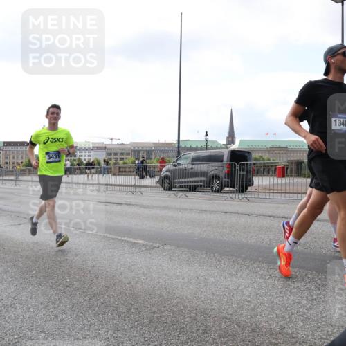 29.06.2025 - hella hamburg halbmarathon Lena Gebhardt http://msf.ph/oto/8424620 29.06.2025 10:06:20 Lombardsbrücke 5431, 13481, 1245, 1448, 1766, 1830, 1842, 3062, 4169, 4542, 4666, 4868, 5431, 6014, 6314, 6664, 7138, 7741, 8051, 8316, 9361, 9560, 10214, 10297, 10736, 10781, 10886, 12371, 13042, 13054, 13475, 13481, 13863, 14369, 14607, 14987, 15113, 15145, 15229, 15462, 15537, 15766, 15772, 15858, 16441, 16687, 17059, 17239, 17746, 17885, 18042, 18575, 18577, 18652, 18768, 18857, 18910, 18913, 18966 meine-sportfotos.de