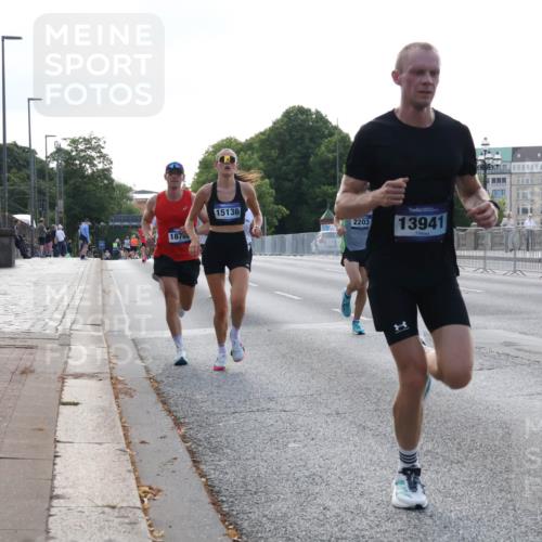29.06.2025 - hella hamburg halbmarathon Lena Gebhardt http://msf.ph/oto/8424621 29.06.2025 09:43:36 Lombardsbrücke 1876, 15136, 2203, 13941, 1271, 2075, 2180, 2203, 5301, 6090, 7380, 8318, 9385, 9565, 9767, 9804, 10351, 10867, 13374, 13941, 14728, 14757, 15023, 15136, 15483, 15671, 17040, 17893, 18037, 18328, 18693, 18695, 18763, 18832, 18989 meine-sportfotos.de