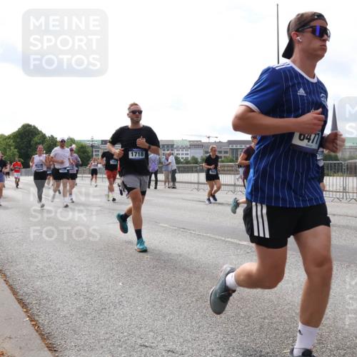 29.06.2025 - hella hamburg halbmarathon Lena Gebhardt http://msf.ph/oto/8424639 29.06.2025 10:19:12 Lombardsbrücke 5034, 12619, 5098, 1718, 0477, 775, 3631, 1332, 1349, 1521, 1708, 1718, 1755, 2017, 2096, 2311, 2589, 2781, 2795, 2802, 2812, 2821, 2895, 3026, 3105, 3118, 3591, 3592, 3631, 4718, 4722, 4845, 5034, 5080, 5098, 5178, 5264, 5266, 5323, 5429, 5449, 5834, 6194, 6249, 6413, 6477, 6482, 6542, 6736, 7051, 7121, 7143, 7252, 8537, 8575, 8761, 8778, 8780, 9252, 9270, 9272, 9549, 9652, 9756, 9757, 9856, 10037, 10039, 10124, 10129, 10467, 10816 meine-sportfotos.de