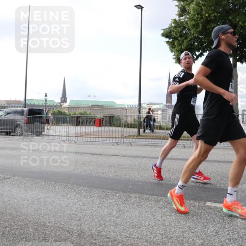 29.06.2025 - hella hamburg halbmarathon Lena Gebhardt http://msf.ph/oto/8424659 29.06.2025 10:06:21 Lombardsbrücke 1245, 1448, 1766, 1830, 1842, 3062, 4169, 4542, 4666, 4868, 5431, 5951, 6014, 6314, 6664, 7138, 7741, 8051, 8316, 9361, 9560, 10214, 10297, 10736, 10781, 10886, 12371, 13042, 13054, 13475, 13481, 13863, 14369, 14607, 14987, 15113, 15145, 15229, 15377, 15462, 15537, 15766, 15772, 15858, 16441, 16687, 17059, 17239, 17746, 17885, 18042, 18575, 18577, 18652, 18768, 18857, 18910, 18913, 18966 meine-sportfotos.de