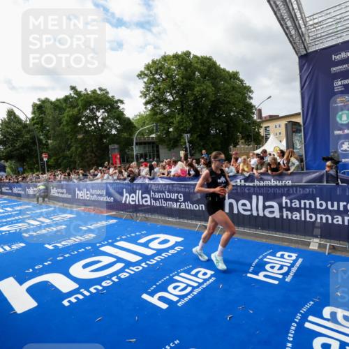 29.06.2025 - hella hamburg halbmarathon Zöllner http://msf.ph/oto/8424666 29.06.2025 10:33:59 Ziel 9519, 10865, 13493, 15268, 15500 meine-sportfotos.de
