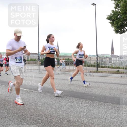 29.06.2025 - hella hamburg halbmarathon Lena Gebhardt http://msf.ph/oto/8424668 29.06.2025 10:53:25 Lombardsbrücke 14419, 462, 17012, 8414, 12219, 1340, 1709, 1900, 1906, 1984, 2065, 2291, 2409, 2429, 2988, 3226, 3787, 4195, 4595, 4626, 5428, 5562, 5815, 5857, 6041, 6044, 6135, 6306, 6521, 6913, 6996, 7039, 7068, 7483, 7537, 7611, 7681, 7876, 7890, 8189, 8212, 8414, 8515, 8906, 9077, 9456, 9531, 9685, 9764, 9785, 10043, 10175, 10417, 10490, 10568, 10661, 11520, 11524, 12193, 12219, 12700, 13489, 13916, 13917, 14038, 14765, 14807, 14977, 14979, 16137 meine-sportfotos.de