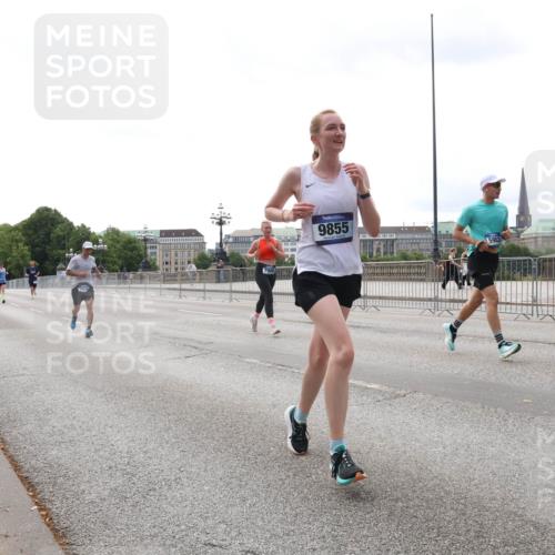 29.06.2025 - hella hamburg halbmarathon Lena Gebhardt http://msf.ph/oto/8424680 29.06.2025 10:28:31 Lombardsbrücke 9855, 5903, 1557, 3445, 4700, 5249, 5250, 5369, 5604, 5718, 5903, 5939, 6102, 6418, 7667, 7980, 8215, 8327, 8560, 9642, 9653, 9654, 9716, 9855, 10068, 10434, 12842, 13045, 13296, 13400, 13568, 13678, 14017, 14155, 15123, 15256, 16125, 16643, 18256, 18293, 18604, 19180 meine-sportfotos.de