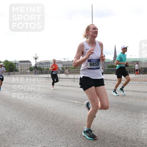 29.06.2025 - hella hamburg halbmarathon Lena Gebhardt http://msf.ph/oto/8424701 29.06.2025 10:28:32 Lombardsbrücke 7980, 9855, 1518, 1557, 3445, 4700, 5249, 5250, 5369, 5604, 5718, 5903, 5939, 6102, 6418, 7667, 7980, 8215, 8327, 8560, 9642, 9653, 9654, 9716, 9855, 10068, 10434, 13045, 13296, 13400, 13568, 14017, 14155, 15123, 15256, 16125, 16643, 18256, 18293, 18604, 19180 meine-sportfotos.de