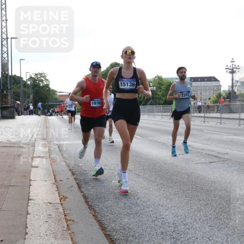 29.06.2025 - hella hamburg halbmarathon Lena Gebhardt http://msf.ph/oto/8424709 29.06.2025 09:43:37 Lombardsbrücke 18763, 15136, 2203, 1271, 2075, 2180, 2203, 3189, 5301, 6090, 7380, 8318, 9385, 9565, 9767, 9804, 10351, 10867, 11150, 13374, 13941, 14757, 15023, 15136, 15483, 15671, 17040, 17893, 18037, 18328, 18693, 18695, 18763, 18832, 18989 meine-sportfotos.de