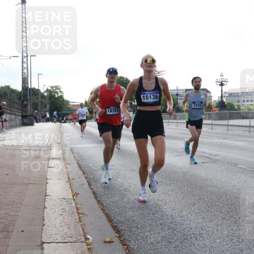 29.06.2025 - hella hamburg halbmarathon Lena Gebhardt http://msf.ph/oto/8424726 29.06.2025 09:43:38 Lombardsbrücke 18763, 15136, 2203, 1271, 2075, 2180, 2203, 3189, 6090, 7380, 8318, 9565, 9767, 9804, 10351, 10867, 11150, 13374, 13941, 14757, 15023, 15136, 15483, 15671, 17040, 17893, 18037, 18328, 18693, 18695, 18763, 18832, 18989 meine-sportfotos.de