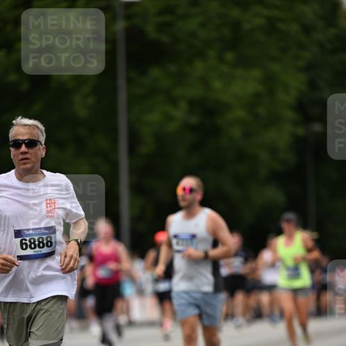 29.06.2025 - hella hamburg halbmarathon Dr. Thomas Lammeyer http://msf.ph/oto/8424734 29.06.2025 10:49:37 Kennedybrücke 1024, 1774, 1798, 2550, 2779, 3570, 4275, 4337, 4388, 5099, 5949, 6841, 6888, 7216, 7859, 7912, 8745, 8907, 9084, 9085, 10668, 10727 meine-sportfotos.de