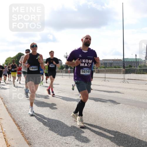 29.06.2025 - hella hamburg halbmarathon Lena Gebhardt http://msf.ph/oto/8424736 29.06.2025 09:52:25 Lombardsbrücke 14813, 1169, 14449, 1, 5, 10741, 1057, 1139, 1169, 1220, 1312, 1353, 1415, 1468, 1512, 1569, 1604, 1631, 1763, 3305, 3618, 3697, 3852, 4565, 4871, 4915, 5007, 5011, 5047, 5231, 5336, 5690, 5987, 6373, 6550, 6705, 6711, 7067, 7185, 7432, 7451, 7710, 7865, 7961, 8564, 8852, 9348, 9444, 9547, 9659, 10493, 10741, 10796, 10978, 11062, 11495, 11679, 11779, 11821, 12046, 12438, 12772, 13403, 13614, 13728, 14257 meine-sportfotos.de