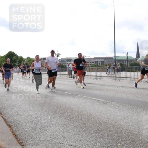 29.06.2025 - hella hamburg halbmarathon Lena Gebhardt http://msf.ph/oto/8424767 29.06.2025 10:19:13 Lombardsbrücke 5034, 12619, 12621, 1332, 1349, 1521, 1708, 1718, 1755, 2017, 2096, 2311, 2589, 2781, 2795, 2802, 2812, 2821, 2895, 2993, 3026, 3105, 3118, 3591, 3592, 3631, 4718, 4722, 4845, 5034, 5080, 5098, 5178, 5264, 5266, 5323, 5429, 5449, 5834, 6194, 6249, 6413, 6477, 6482, 6542, 6736, 6939, 7051, 7121, 7143, 7252, 8537, 8575, 8761, 8778, 8780, 9252, 9270, 9272, 9549, 9652, 9756, 9757, 9856, 10037, 10039, 10124, 10129, 10467, 10816 meine-sportfotos.de