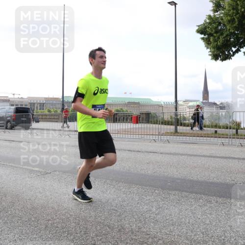 29.06.2025 - hella hamburg halbmarathon Lena Gebhardt http://msf.ph/oto/8424770 29.06.2025 10:06:21 Lombardsbrücke 1245, 1448, 1766, 1830, 1842, 3062, 4169, 4542, 4666, 4868, 5431, 5951, 6014, 6314, 6664, 7138, 7741, 8051, 8316, 9361, 9560, 10214, 10297, 10736, 10781, 10886, 12371, 13042, 13054, 13475, 13481, 13863, 14369, 14607, 14987, 15113, 15145, 15229, 15377, 15462, 15537, 15766, 15772, 15858, 16441, 16687, 17059, 17239, 17746, 17885, 18042, 18575, 18577, 18652, 18768, 18857, 18910, 18913, 18966 meine-sportfotos.de
