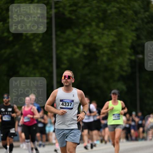 29.06.2025 - hella hamburg halbmarathon Dr. Thomas Lammeyer http://msf.ph/oto/8424771 29.06.2025 10:49:38 Kennedybrücke 1024, 1774, 1798, 2550, 2779, 3570, 4275, 4337, 4388, 5099, 5949, 6841, 6888, 7216, 7859, 7912, 8745, 8907, 9084, 9085, 10562, 10668, 10727 meine-sportfotos.de
