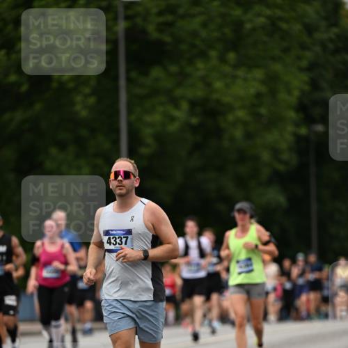 29.06.2025 - hella hamburg halbmarathon Dr. Thomas Lammeyer http://msf.ph/oto/8424775 29.06.2025 10:49:38 Kennedybrücke 1024, 1774, 1798, 2550, 2779, 3570, 4275, 4337, 4388, 5099, 5949, 6841, 6888, 7216, 7859, 7912, 8745, 8907, 9084, 9085, 10562, 10668, 10727 meine-sportfotos.de