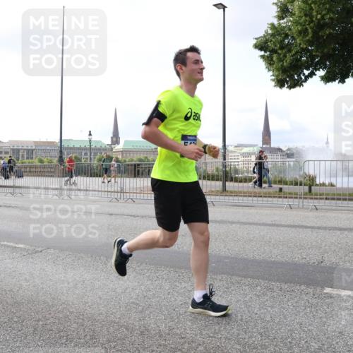 29.06.2025 - hella hamburg halbmarathon Lena Gebhardt http://msf.ph/oto/8424801 29.06.2025 10:06:21 Lombardsbrücke 1245, 1448, 1766, 1830, 1842, 3062, 4169, 4542, 4666, 4868, 5431, 5951, 6014, 6314, 6664, 7138, 7741, 8051, 8316, 9361, 9560, 10214, 10297, 10736, 10781, 10886, 12371, 13042, 13054, 13475, 13481, 13863, 14369, 14607, 14987, 15113, 15145, 15229, 15377, 15462, 15537, 15766, 15772, 15858, 16441, 16687, 17059, 17239, 17746, 17885, 18042, 18575, 18577, 18652, 18768, 18857, 18910, 18913, 18966 meine-sportfotos.de